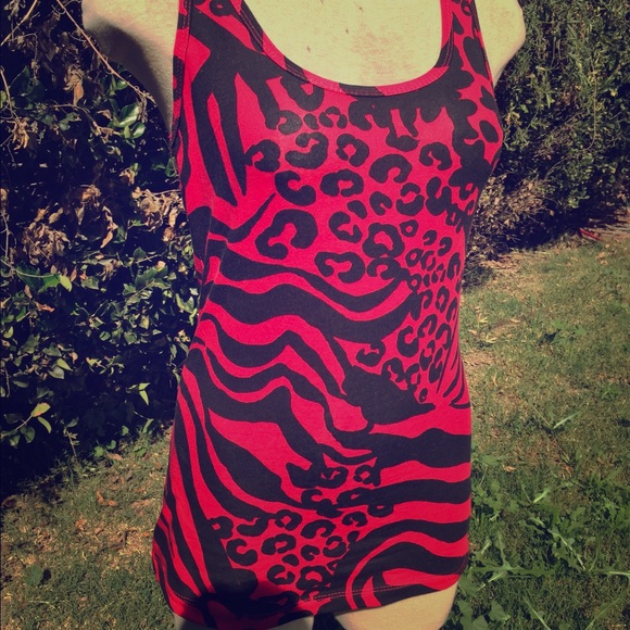 💥sold💥Cute and sexy red hot top