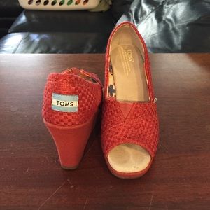 Toms Red Wedges