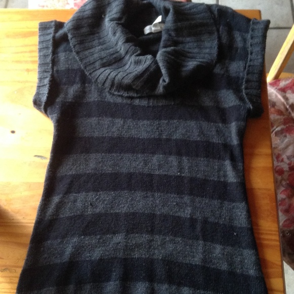 Ambiance Apparel Sweater...size M...black/Gray