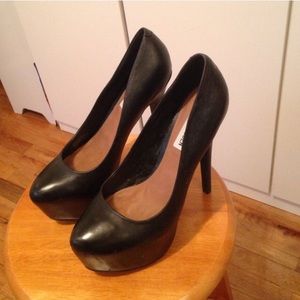 Steve Madden | Black Sky High Pumps