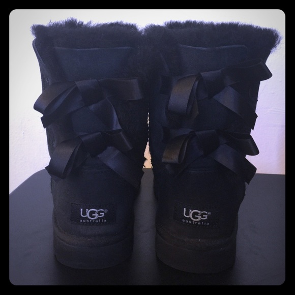 ❌HOLD❌UGG Bailey Bow Black