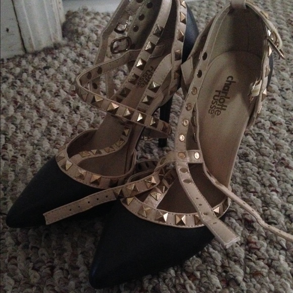 Pumps with studs