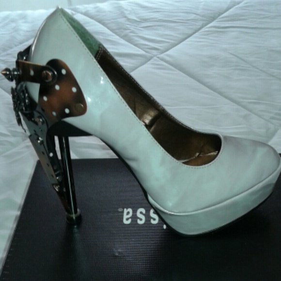 Metropolis heels