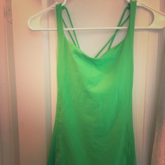 Lululemon free to be tank in green size 6