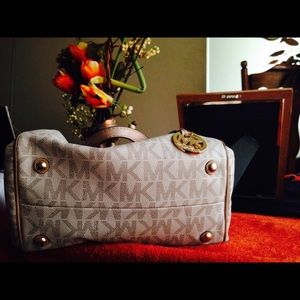 Mk Michael kors medium tote bay
