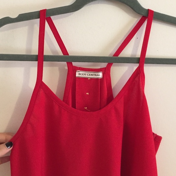 Beautiful red top - Picture 2 of 3