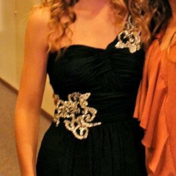 Black one-shoulder prom dress from promgirl.com - Picture 2 of 4