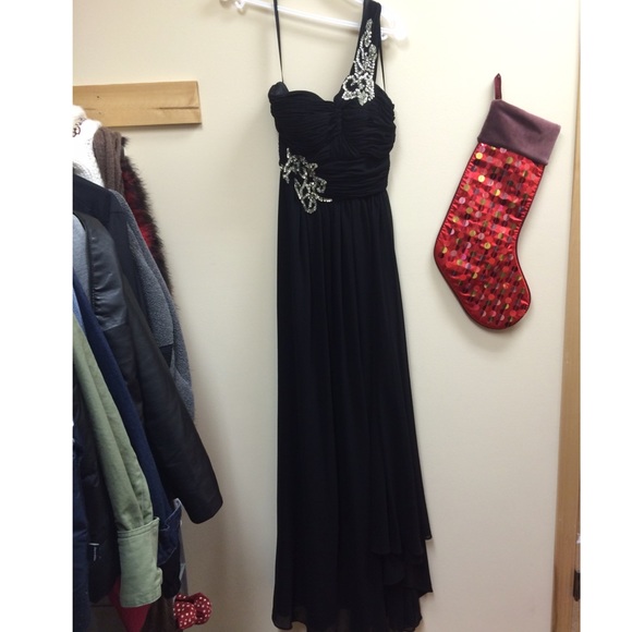 Black one-shoulder prom dress from promgirl.com - Picture 3 of 4