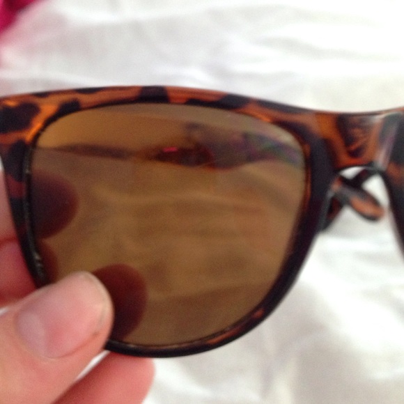 sunglasses - Picture 2 of 4