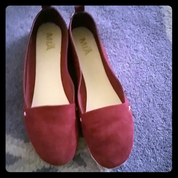 Shoes - Comfortable fashion forward flats