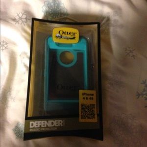 iPhone 4/4s otter box.