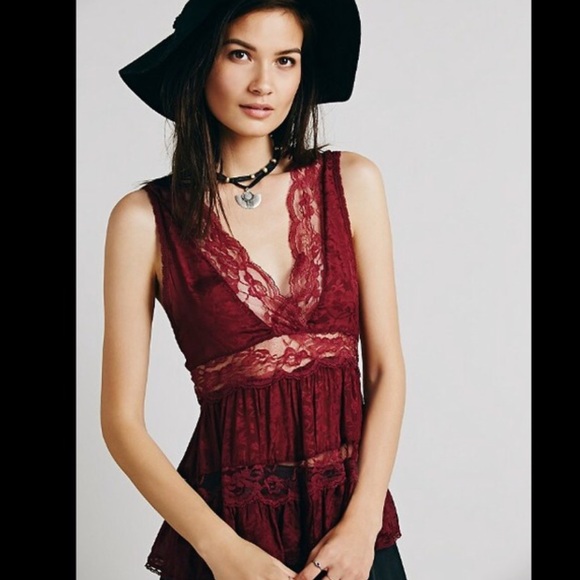 💜bundled Free People v neck lace cami in burgundy - Picture 2 of 4