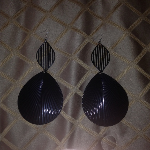 Statement earring