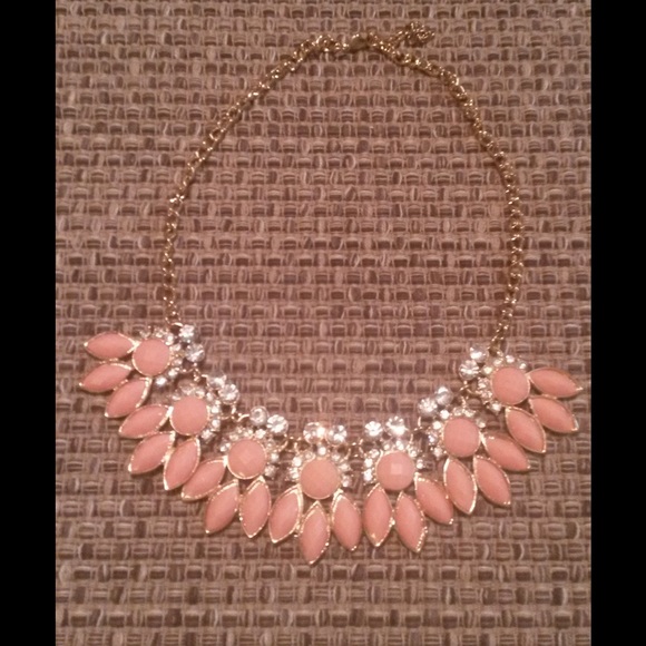 Peach sparkly statement necklace, gold detail!
