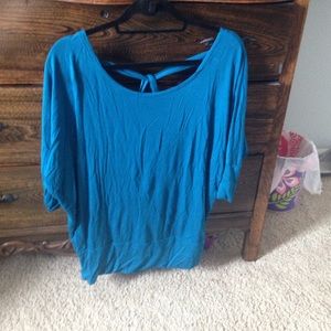 3/4 length blue tee