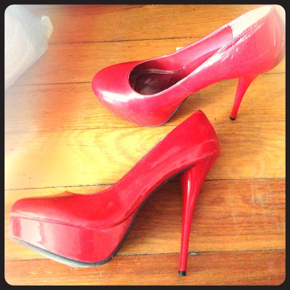 Red platform heels - Picture 1 of 1