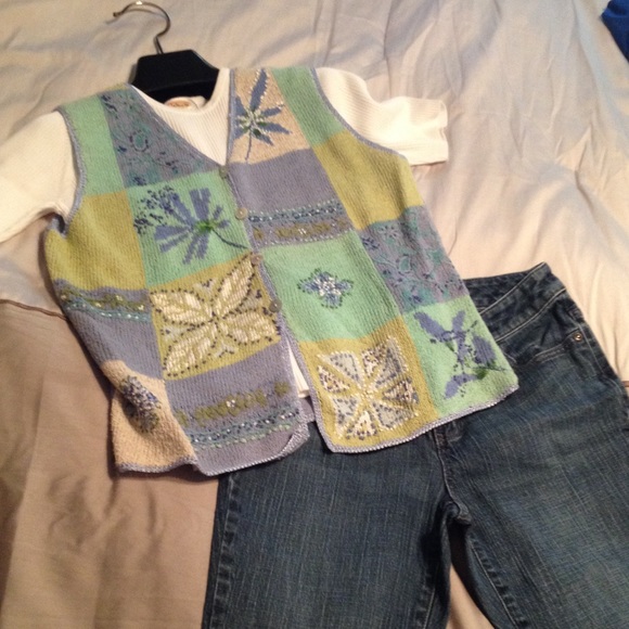 Lightweight knit embroidered vest