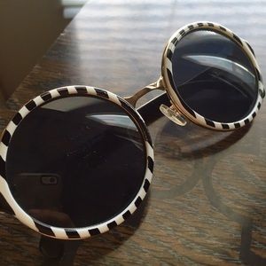 Black & White Stripped Sunglass