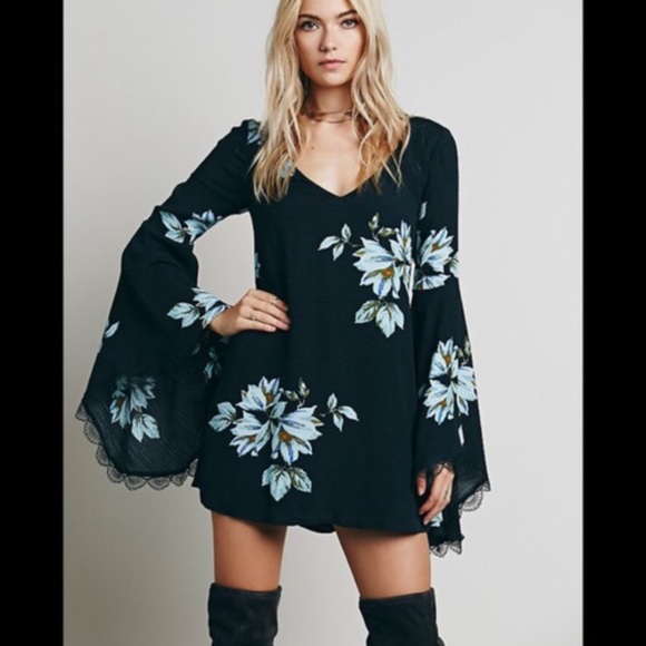 Free People Dresses & Skirts - Free People floral Wanderer Dress