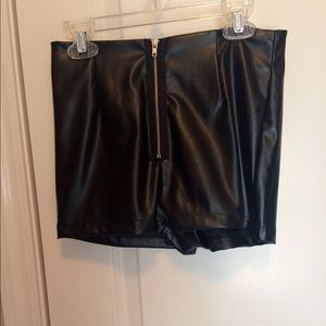 tight leather shorts w/zipper on front