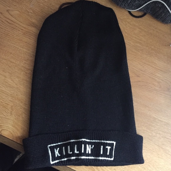 Brandy Melville Accessories - BRAND NEW brandy Melville beanie