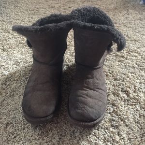 Brown uggs