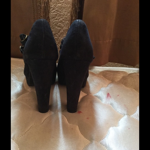 Heels ๐๐ - Picture 3 of 3