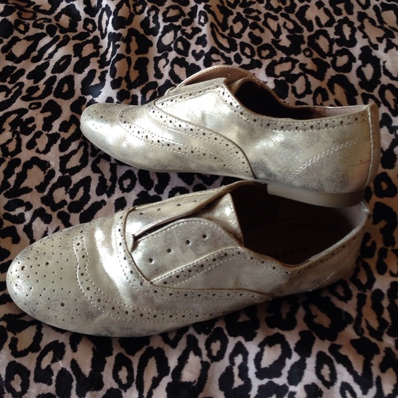 Metallic gold madden girl slip on