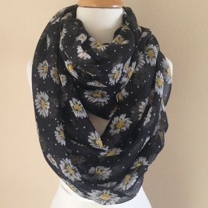Daisy Polka Dots Scarf! Summer lovin!