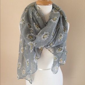 Daisy Polka Dots Oblong Scarf. Summer fun!!