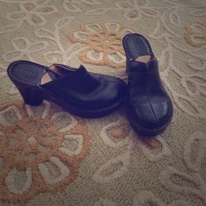 Born clogs black
