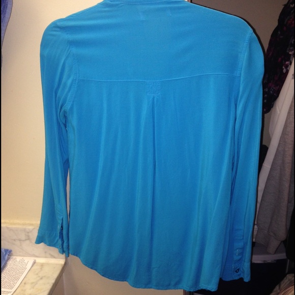 BLUE HOLLISTER BUTTON UP - Picture 3 of 3