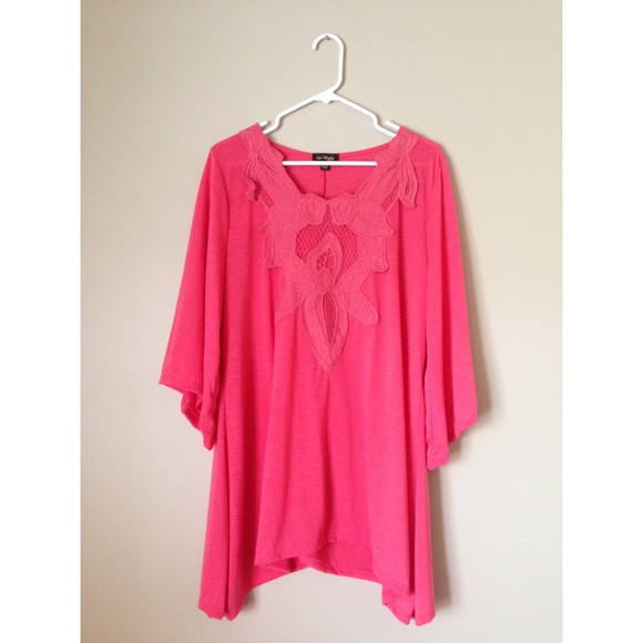 Cal Style coral/pink blouse/tunic with appliqué.