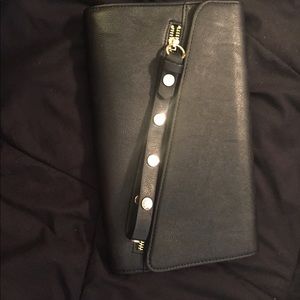 Black clutch