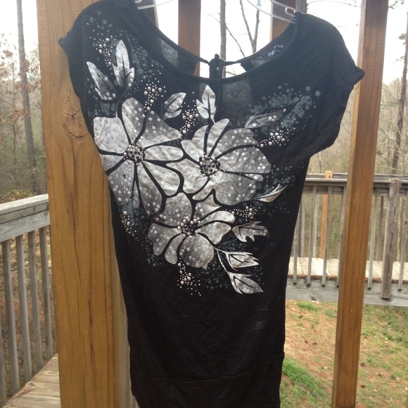 Black squenced top