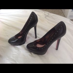 Black sexy platform pumps!!