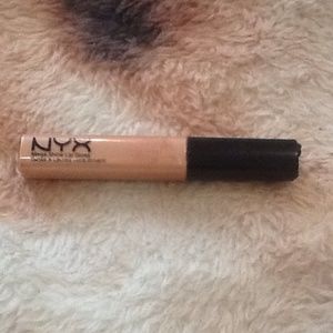NYX MEGA SHINE LIP GLOSS FROSTED BEIGE
