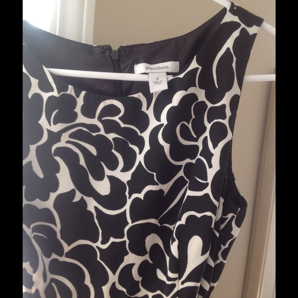 Elegant Dress - Picture 2 of 3