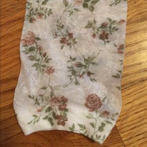 NWOT sheer, white floral tights🌿🌹