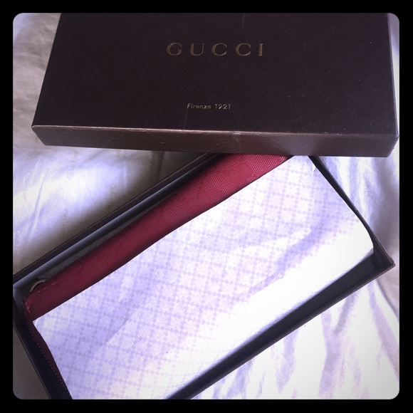 Gucci wallet limited edition.