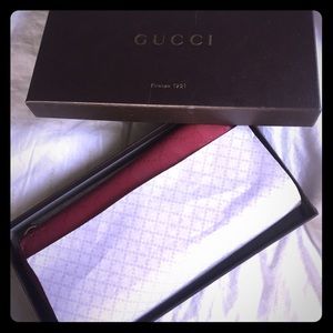 Gucci wallet limited edition.