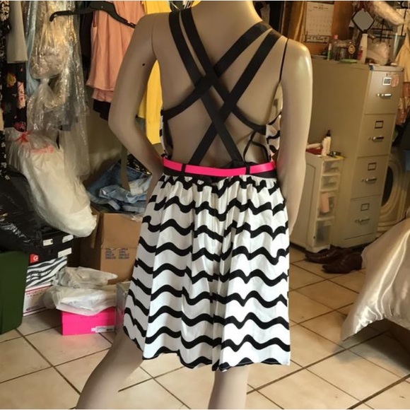 CITY STUDIOB/W Striped Casual Dress Juniors - Picture 6 of 8