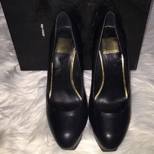 Size 7.5 Dolce Vita black leather pumps