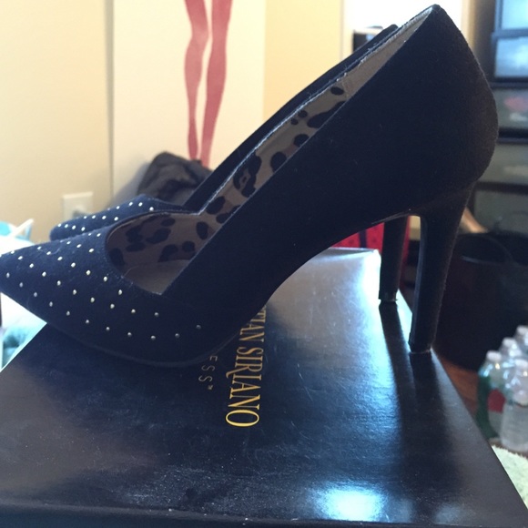 Black & Gold Pumps - Picture 3 of 4
