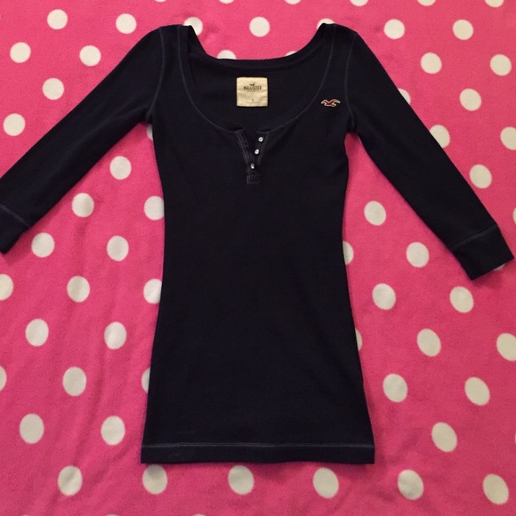 Navy blue quarter length sleeve shirt