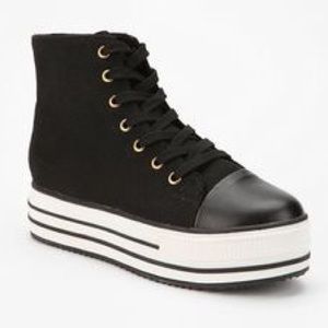 BDG Canvas Hightop Flatform Sneaker