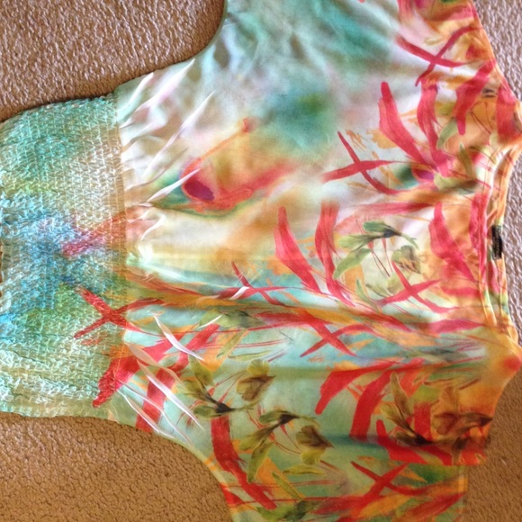 Body central colorful shirt