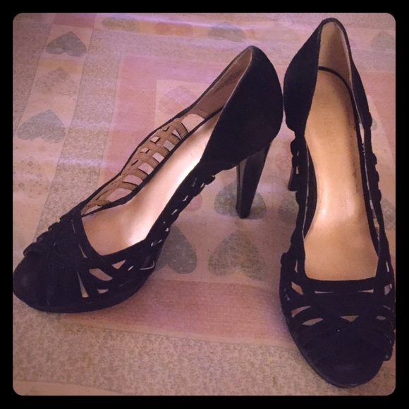 Nine West 5- inch Black Suede Heels 👌