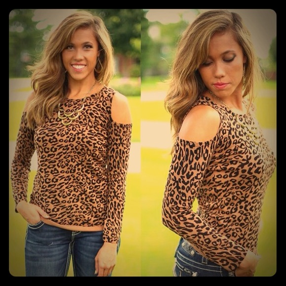 Hear me roar sweater✨