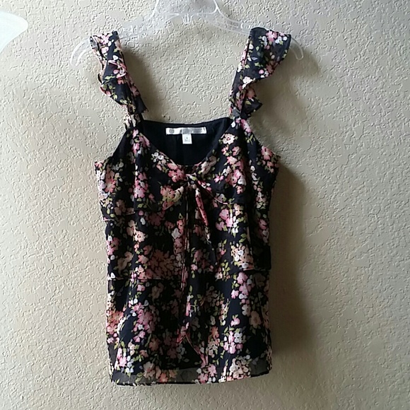 LIKE NEW LAUREN CONRAD TOP - Picture 2 of 3
